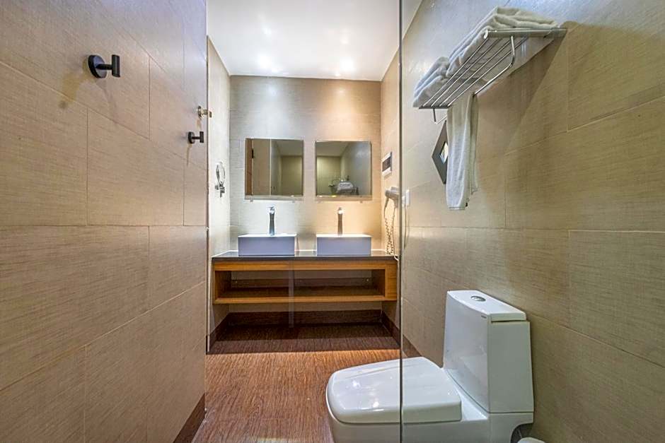 Weston Suites Hotel