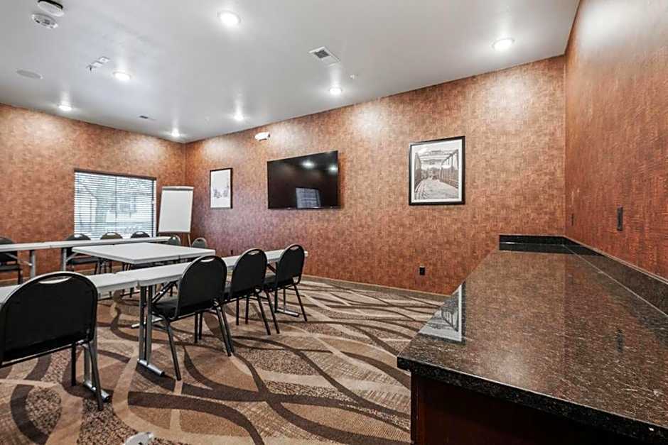 Cobblestone Hotel & Suites - Mosinee