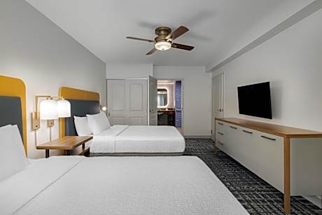 One-Bedroom Queen Suite with Two Queen Beds - Non-Smoking