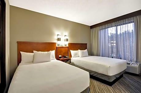 Double Room with Two Double Beds and Accessible Tub - Hearing Access