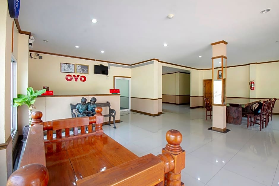 OYO 75334 Train Hotel