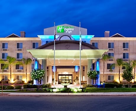 1 King Suite Extra Floor Space