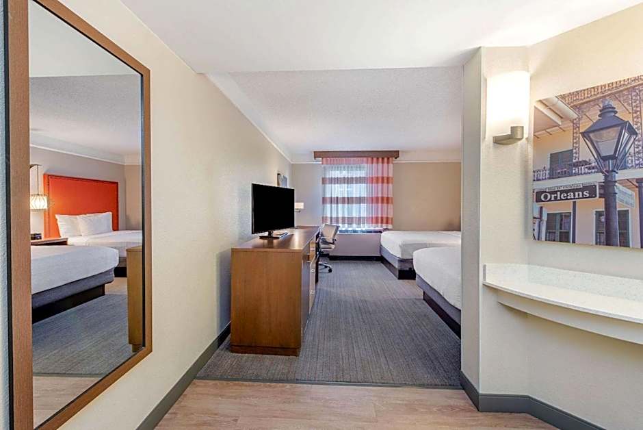 La Quinta Inn & Suites by Wyndham New Orleans Downtown