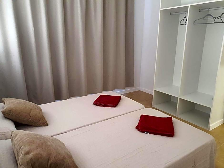 Albergue O Pedrón Hostel & Rooms