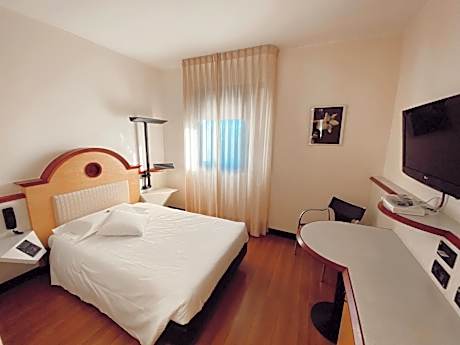 Two Connecting Double Rooms with Terrace