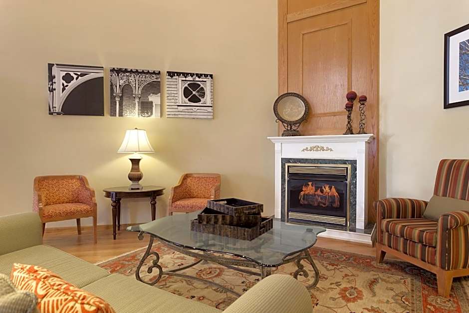 Country Inn & Suites by Radisson, Nevada, MO