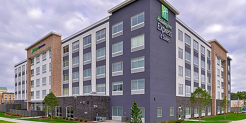 Holiday Inn Express and Suites - Mall of America - MSP Airport By IHG