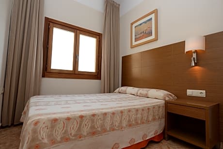 DOUBLE ROOM  2 ADULTS + 1 CHILD