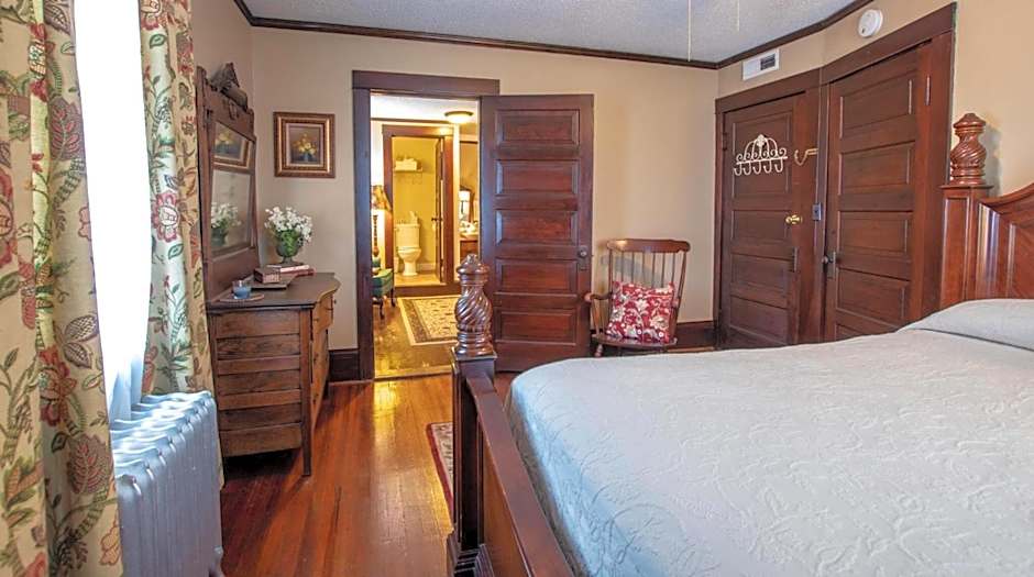 1913 Badin Inn