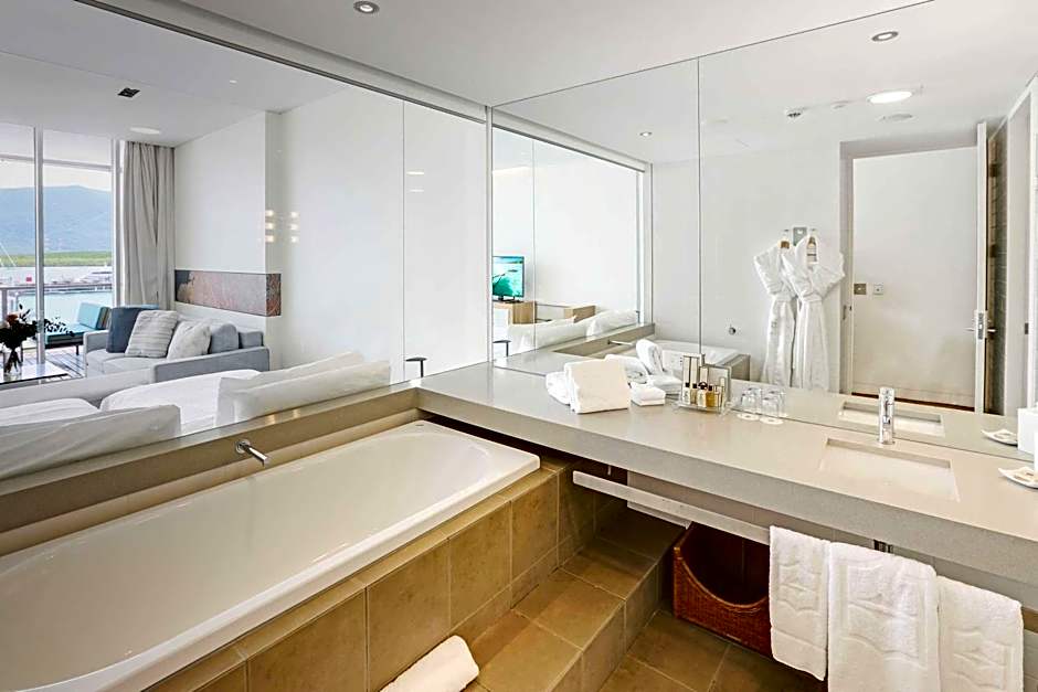 Shangri-La Hotel The Marina Cairns