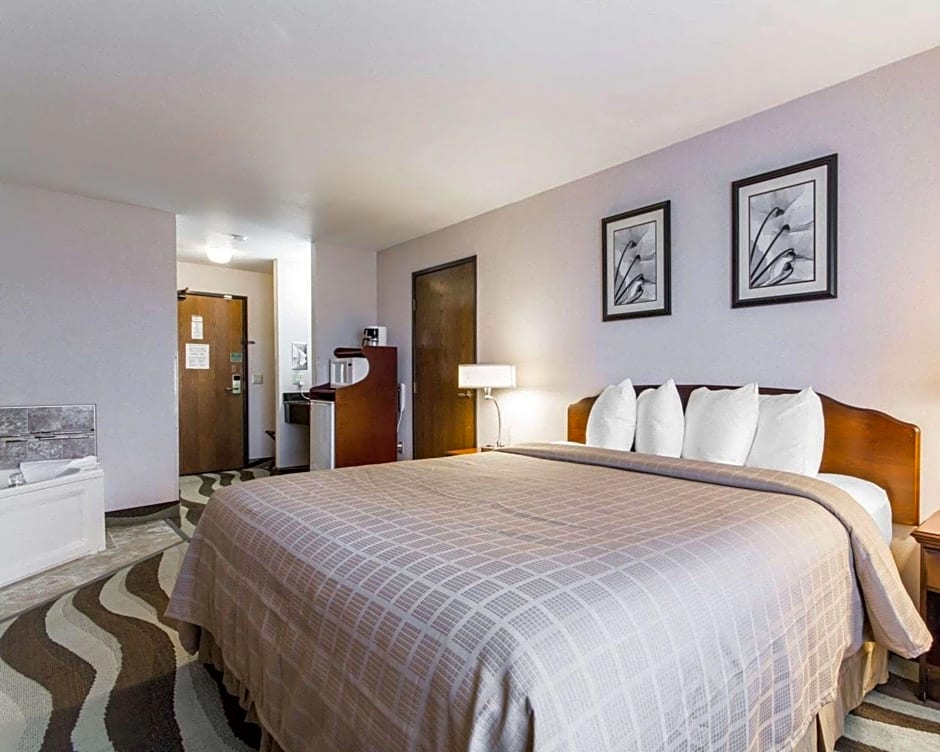 Quality Inn & Suites Stoughton - Madison South