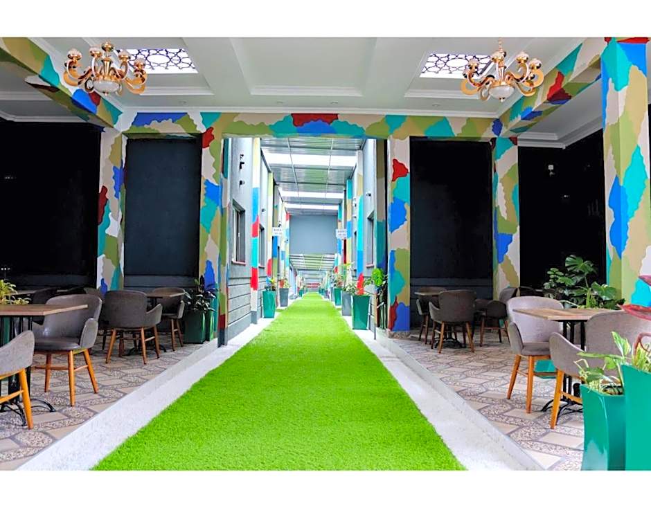 Blooming Suites
