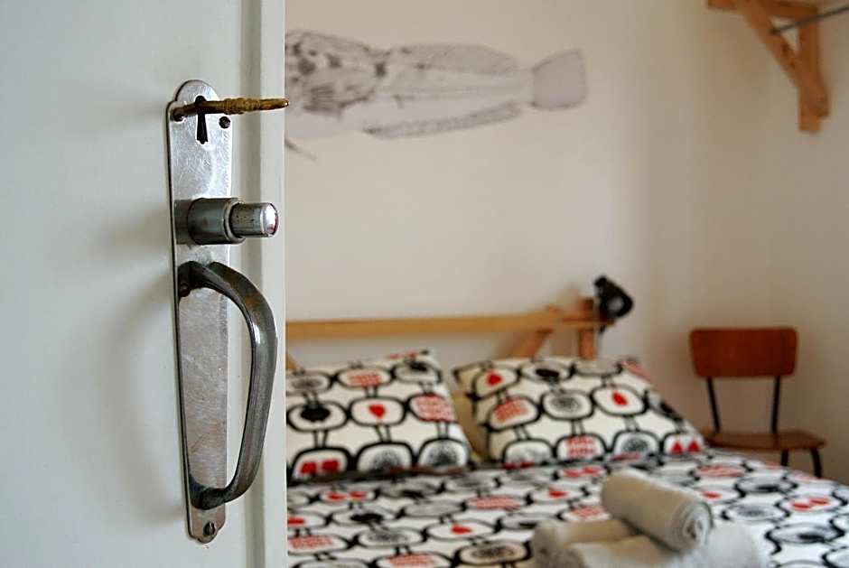 Nazaré Hostel - Rooms & Dorms