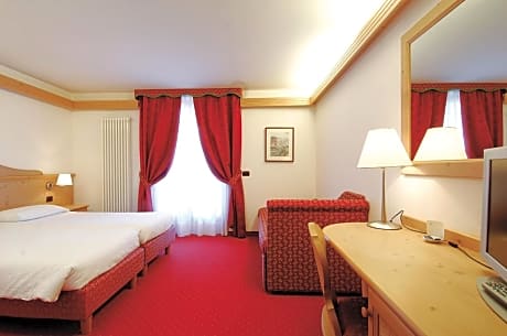  Family room with Spa Access