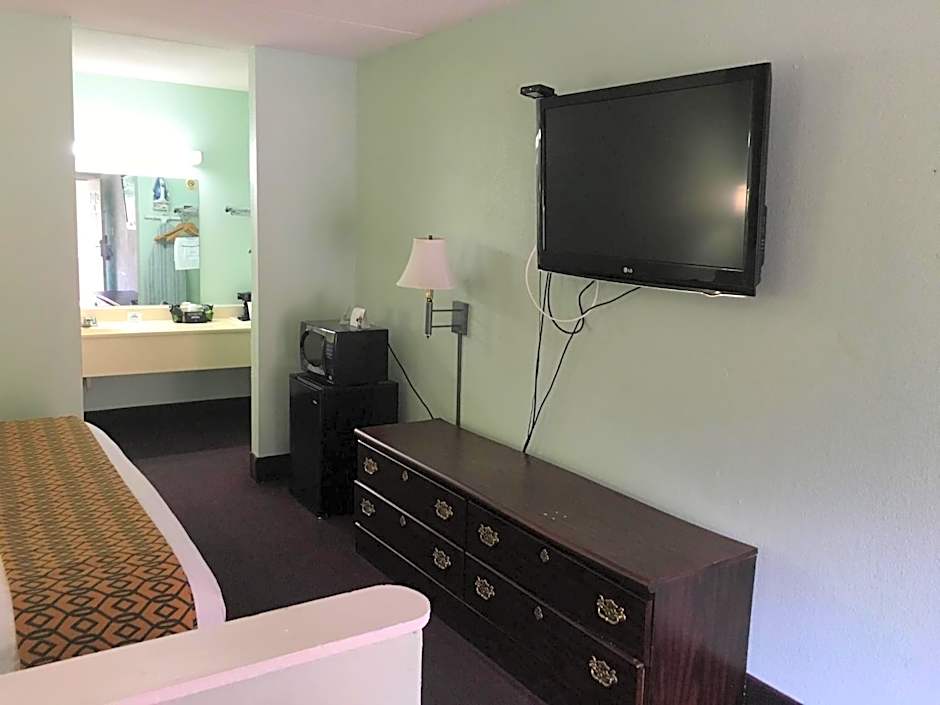 Days Inn by Wyndham Lavonia