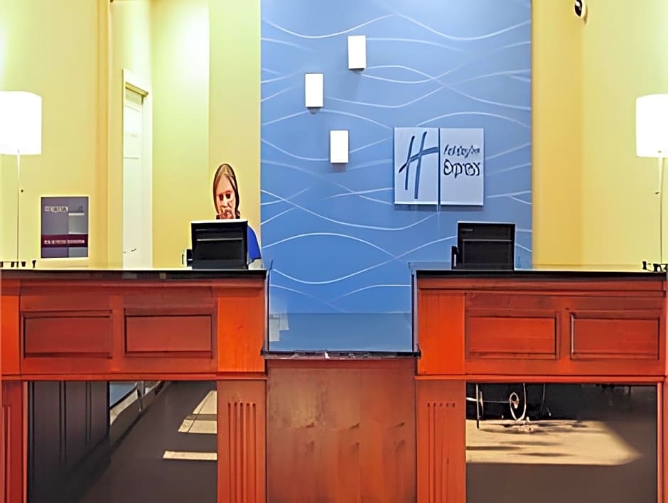 Holiday Inn Express Hotel & Suites Clarksville By IHG