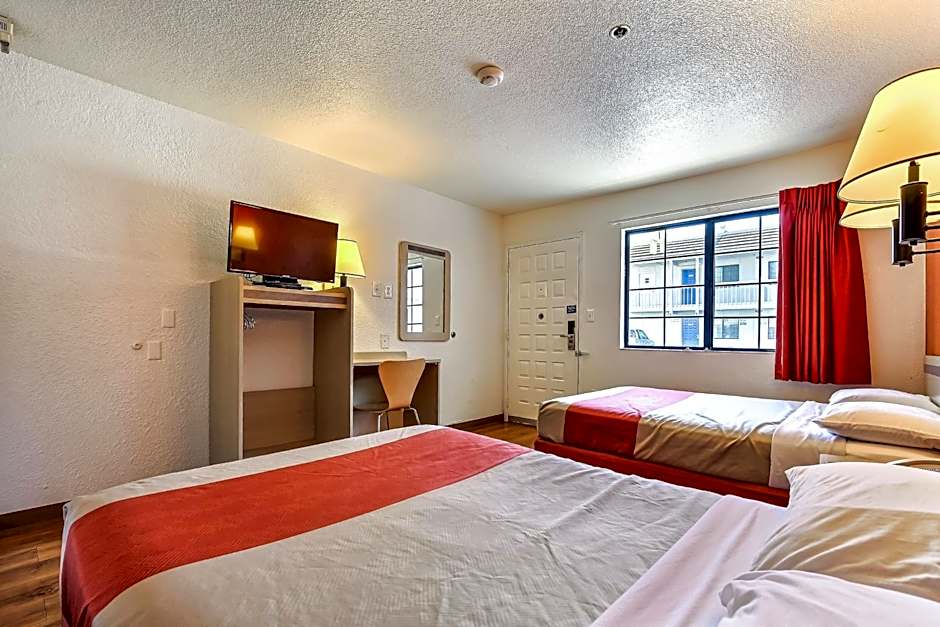Super 8 by Wyndham Livermore