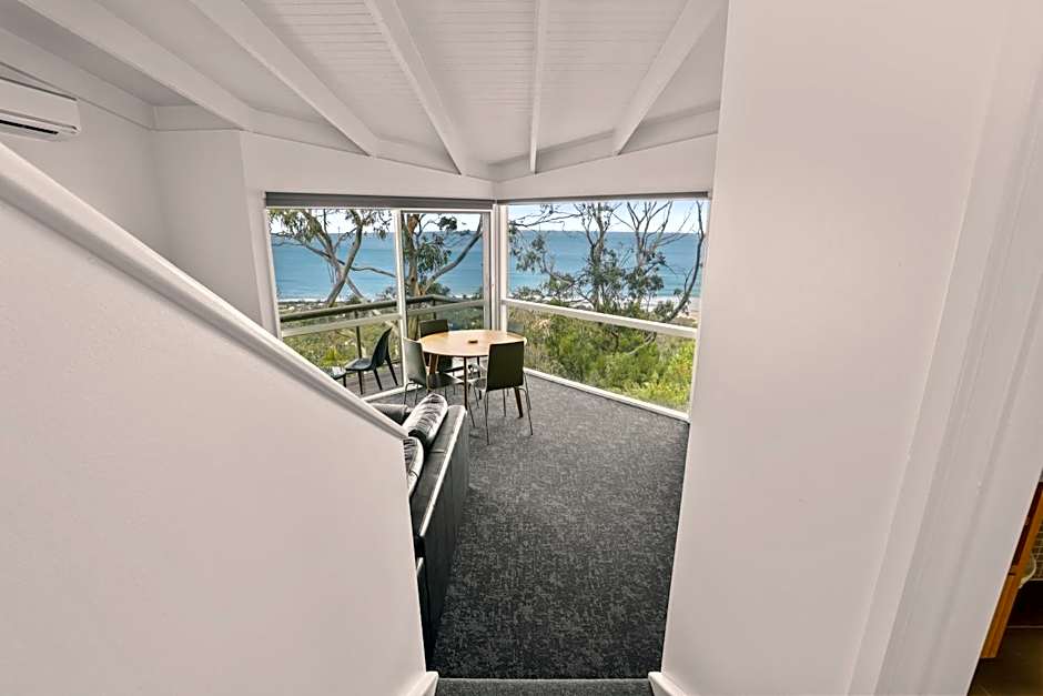 Chris's Beacon Point Restaurant & Villas