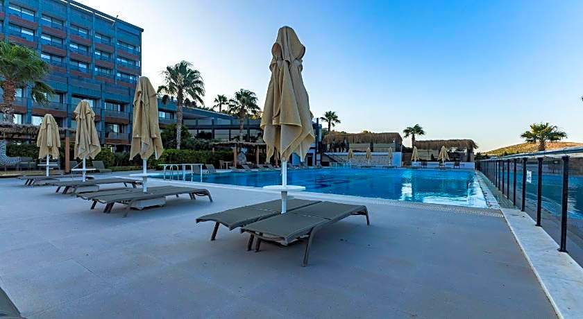 The Nowness Luxury Hotel & Spa