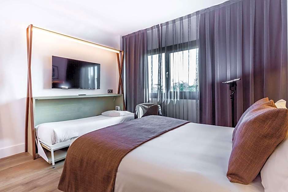 Photo 1 of 6 of Standard 1 Double Bed and 1 Twin Bed