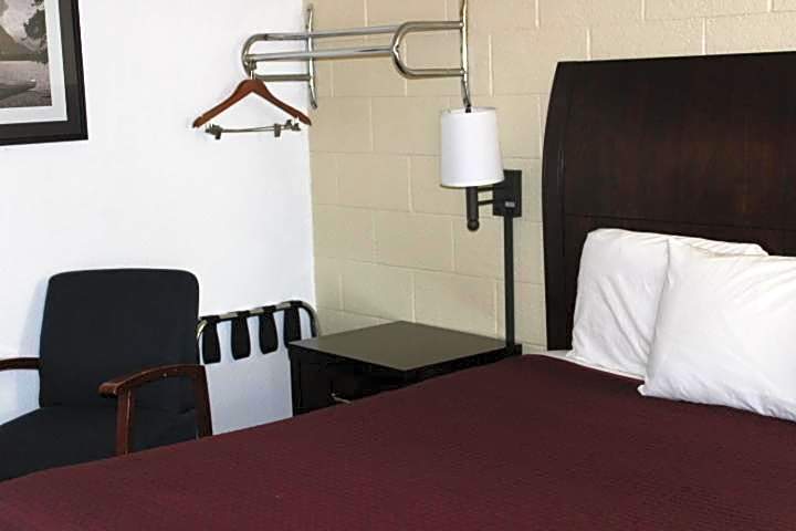 Photo 1 of 4 of 1 Queen Bed
