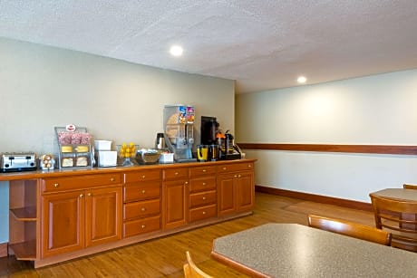 Super 8 by Wyndham Watertown/Cambridge/Boston Area