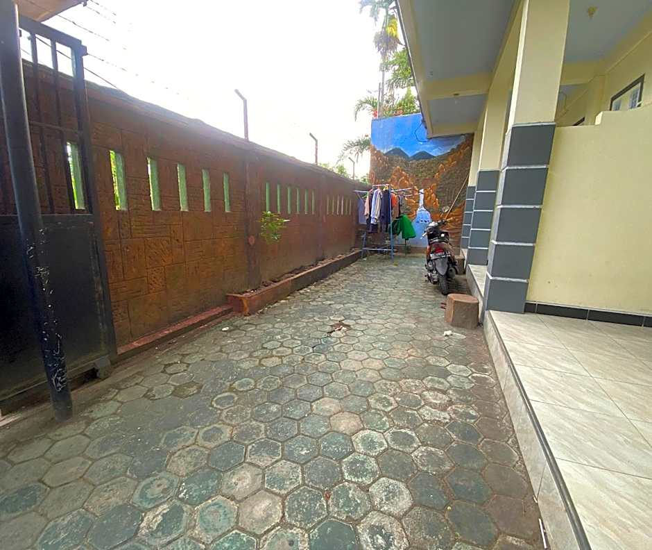 OYO Life 93401 Kos Putri Alamanda Syariah