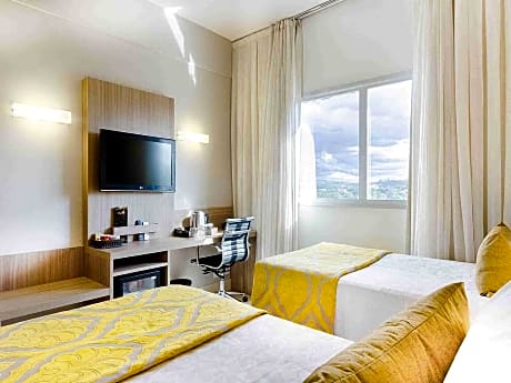 Twin Room Deluxe with Air Conditioning