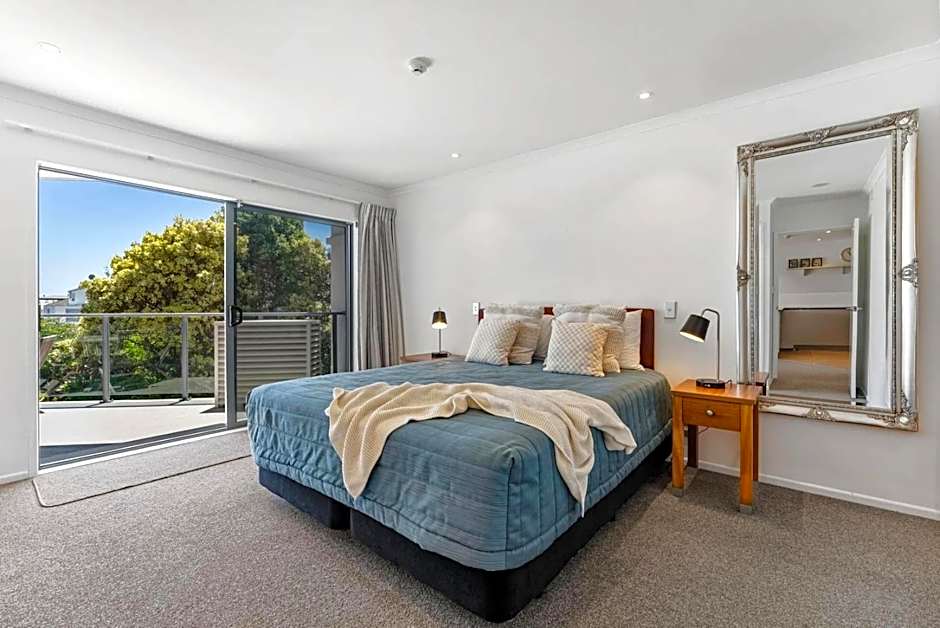 The Reef Beachfront Apartments