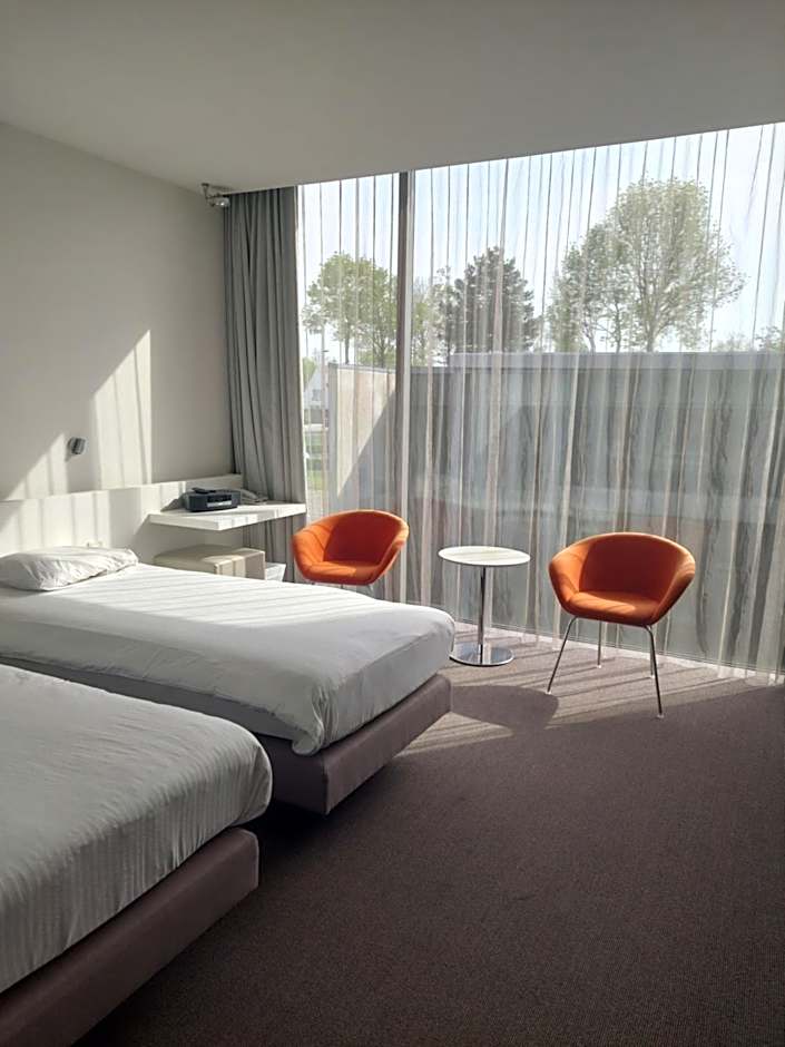 D-Hotel