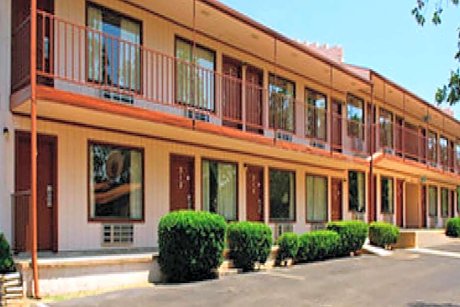 The Parkwood Inn & Suites
