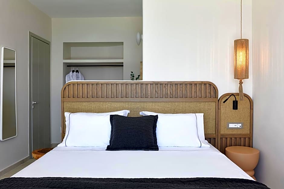 Apanemo Hotel & Suites