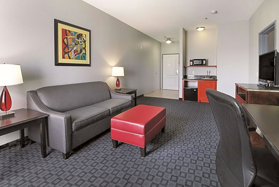 La Quinta Inn & Suites by Wyndham Dallas Hutchins