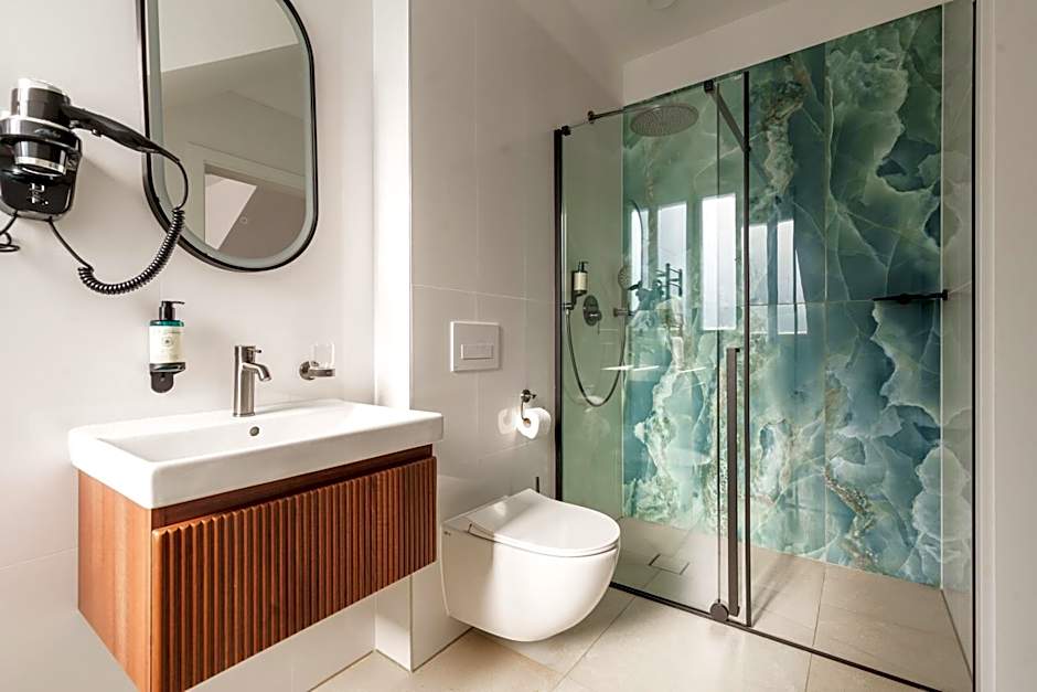 Esplanade Self Check-in Hotel