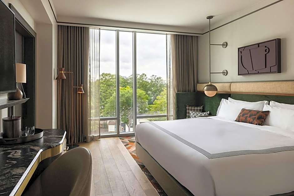 The Tess, Autograph Collection