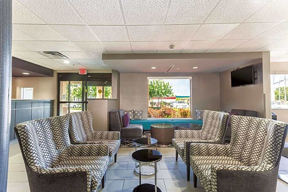 La Quinta Inn & Suites by Wyndham Jackson Airport/Pearl