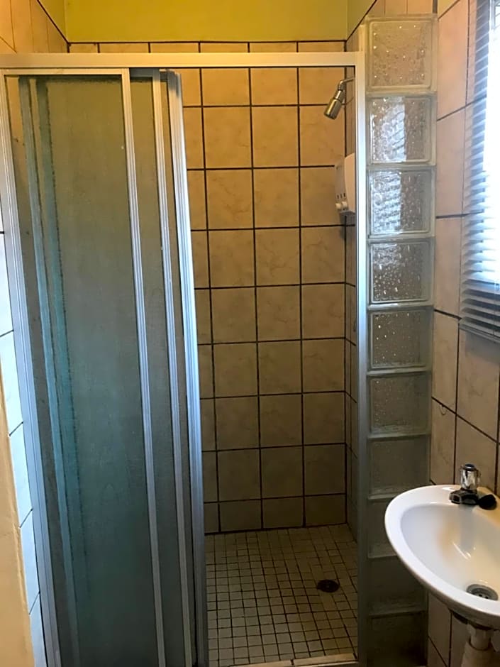 Lazy Gecko Accommodation