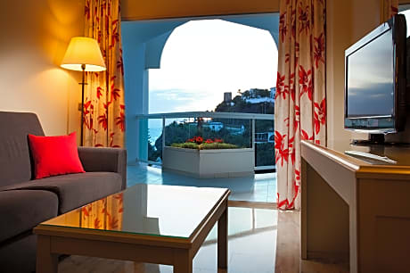 2 BEDROOMS APARTMENT 3 ADULTS + 2 CHILDREN