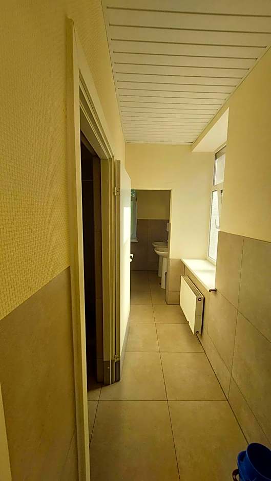 Happy Hostel