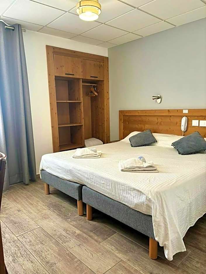 Photo 1 of 5 of Double Room