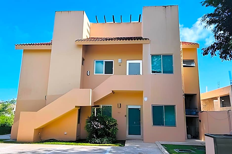 Cozy Place/WiFi/Beach 10 min Walk/Private Pool