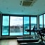 Sky Suite Top floor with Rooftop Pool & Gym
