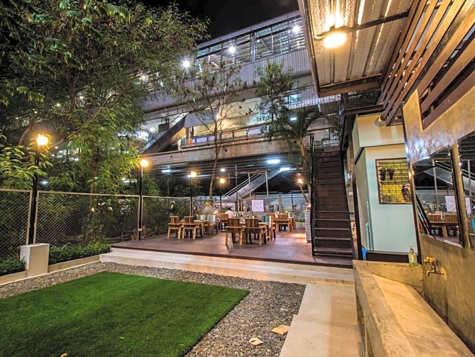 Nang Ta Yon @ Ban Thap Chang Hostel