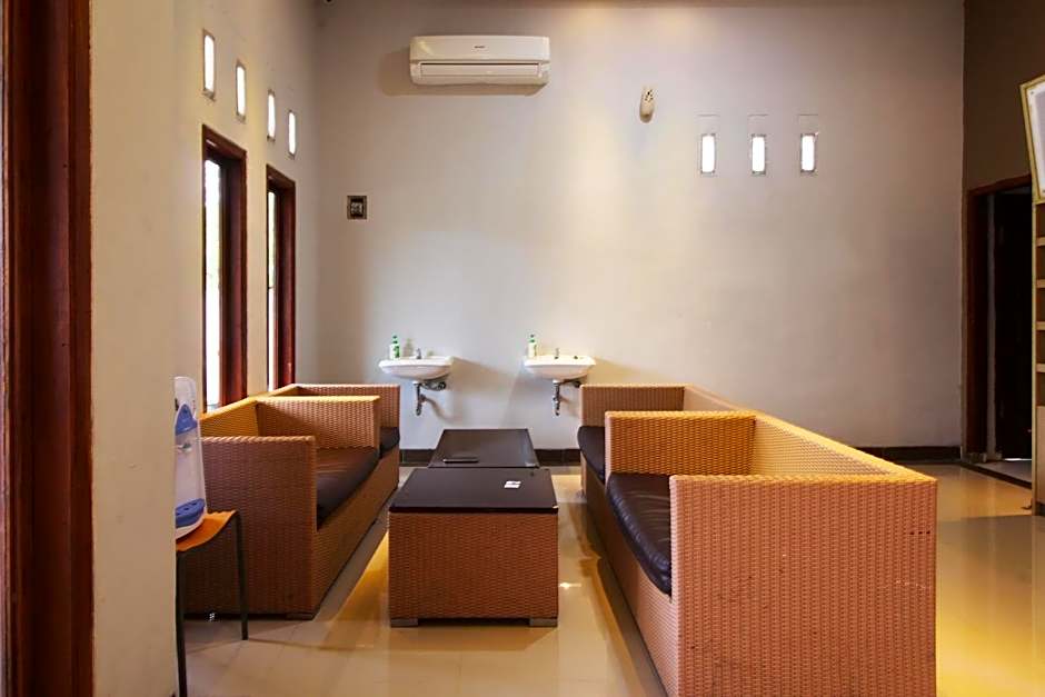 OYO Life 2273 Pratama Homestay