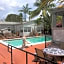 Richard's Motel Courtyard