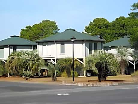 Country Club Villas