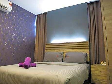 Standard Queen Room