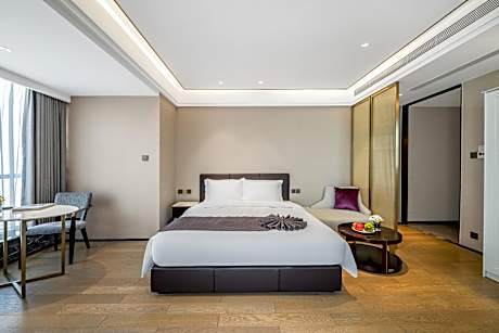 Rezen - Executive 1 Bed Room with Lake View