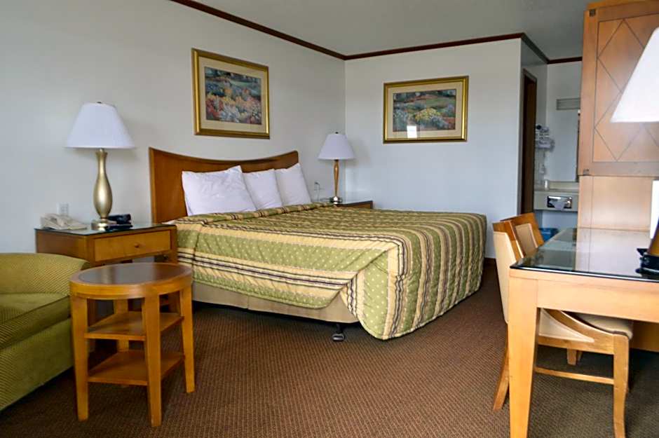 Photo 1 of 9 of 1 King Bed