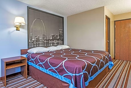 1 King Bed Non-Smoking